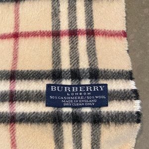 *Authentic* BURBERRY SCARF